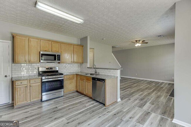 Foto del edificio - 678 Clairidge Elm Trail SW