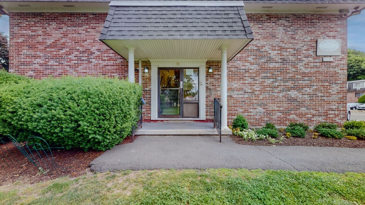 Primary Photo - Convenient 1 Bedroom Condo close to train ...