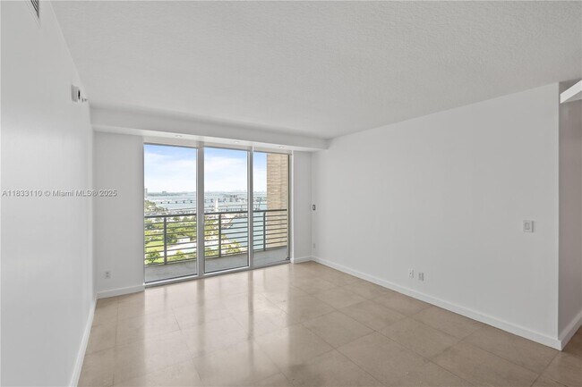 Building Photo - 325 S Biscayne Blvd