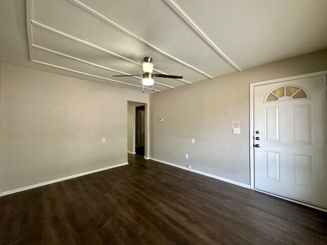 Foto del edificio - 6404 Waynewood Ct