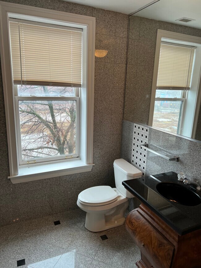 Foto del edificio - 2101 Bolton St