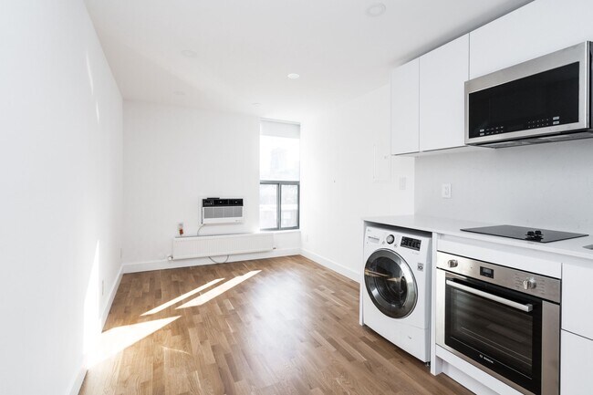 Photo du bâtiment - 798 Richmond Street West