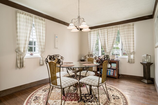 Building Photo - Ranch in the heart of Colonial Hills, fenc...