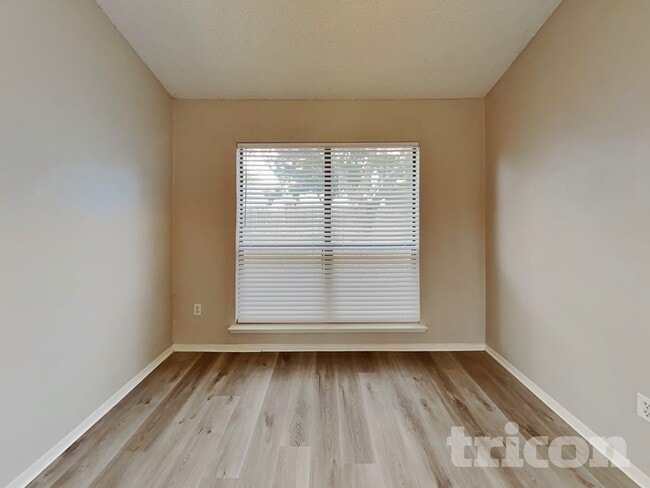 Building Photo - 2637 Bennington Ct