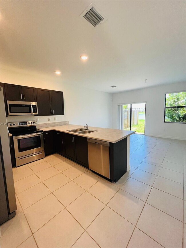 Foto del edificio - 10124 SW 228th Terrace