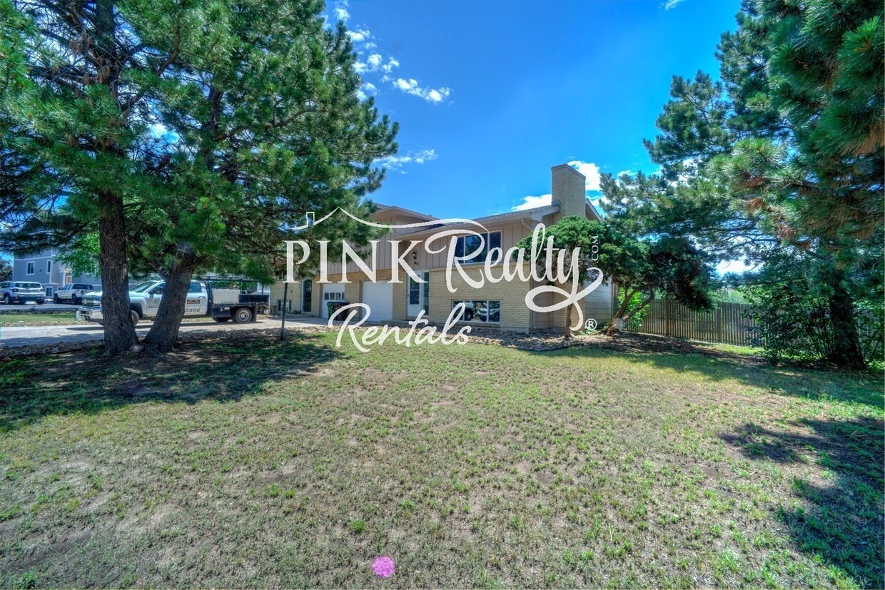 Tri level Duplex in District 20! House Rental in Colorado Springs, CO
