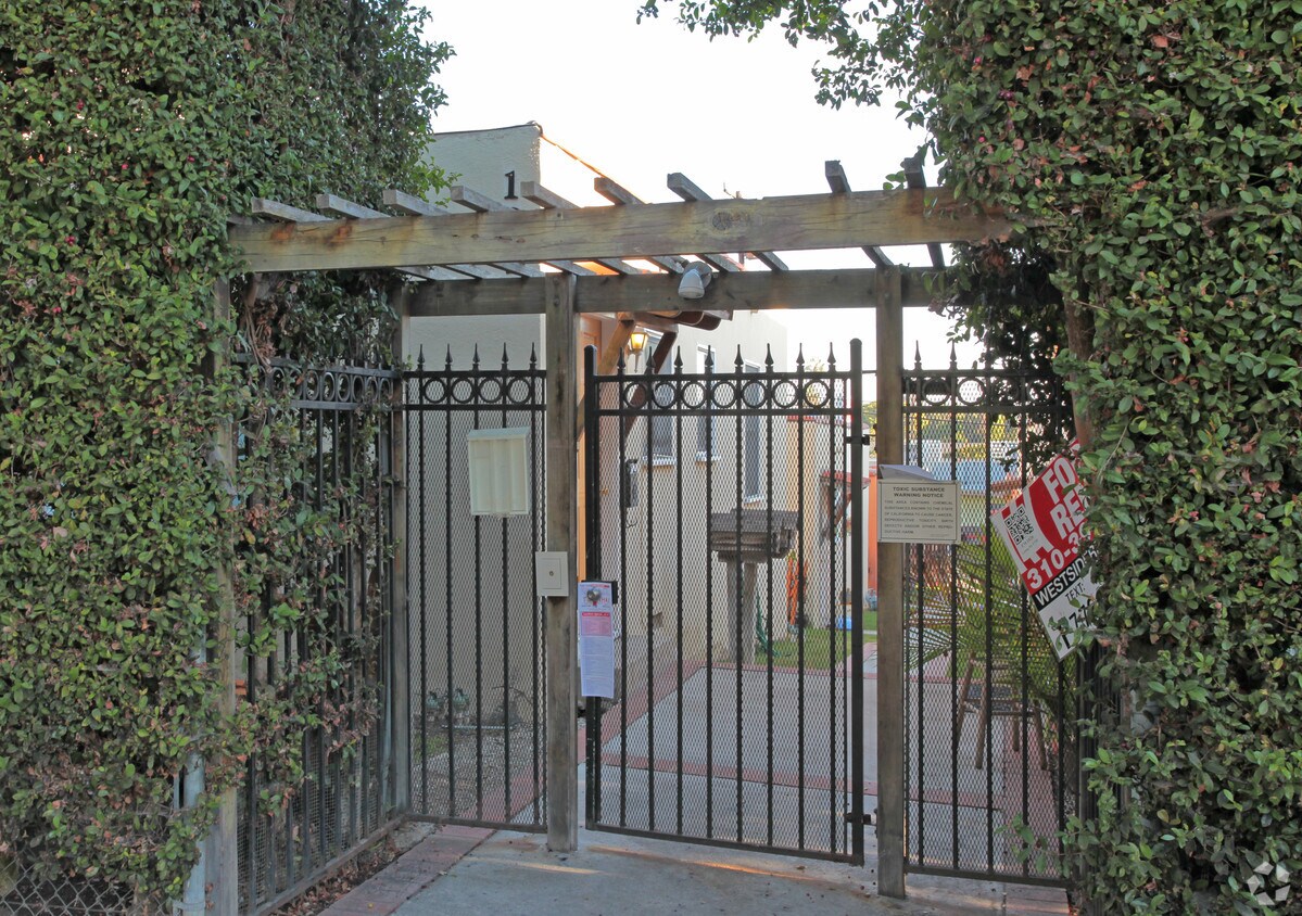 Primary Photo - 1827-1829 7th St