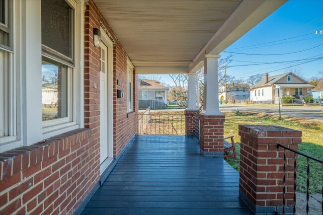 Building Photo - 1401 Byron St