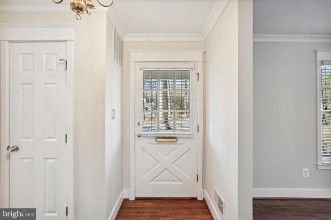Building Photo - Renovated 4 Bed, 2.5 Bath in Wyngate WITH ...