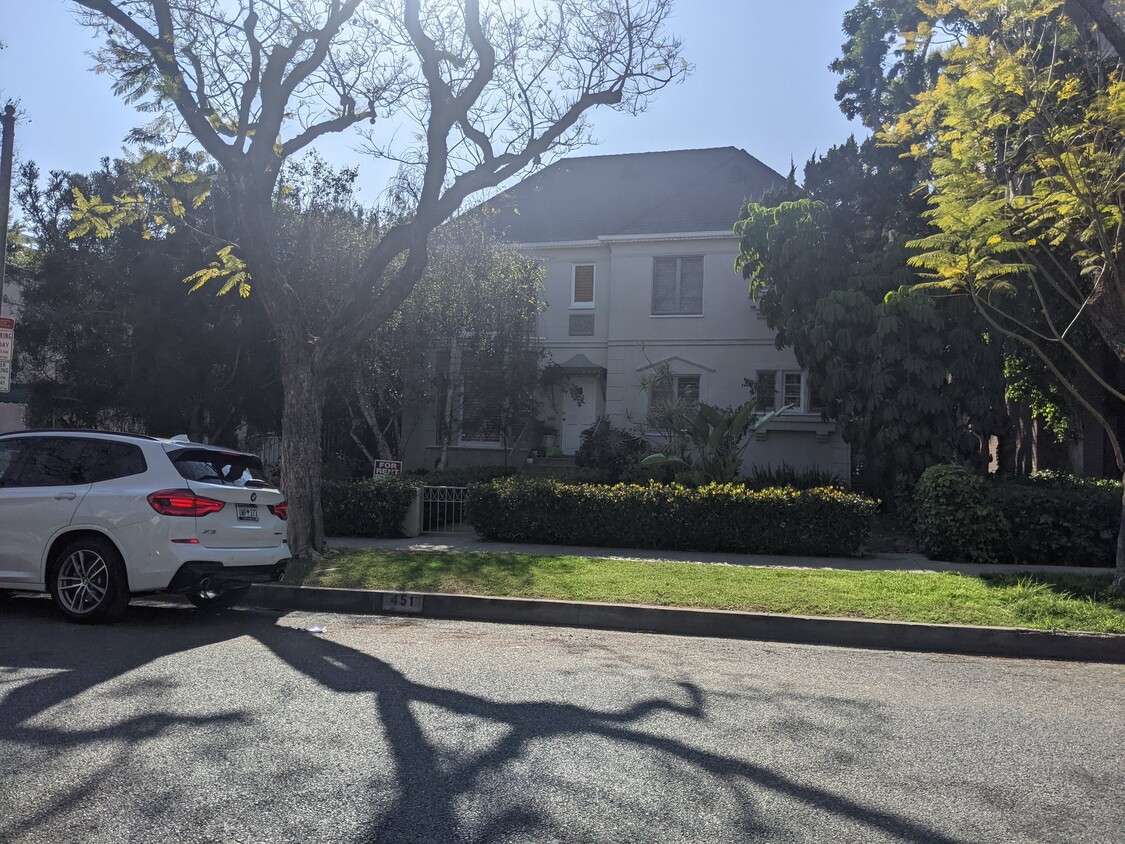 Photo - 451 N Oakhurst Dr (Beverly Hills, CA)