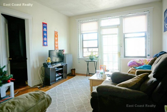 Foto del edificio - 7 Carol Ave