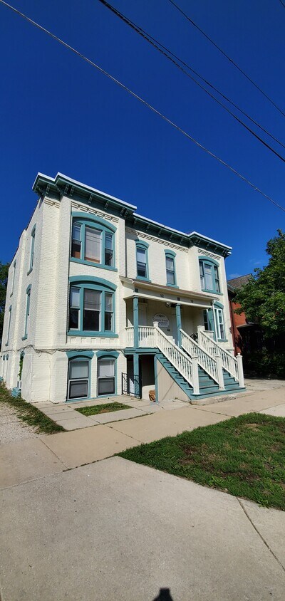 Primary Photo - 10 S Geneva St