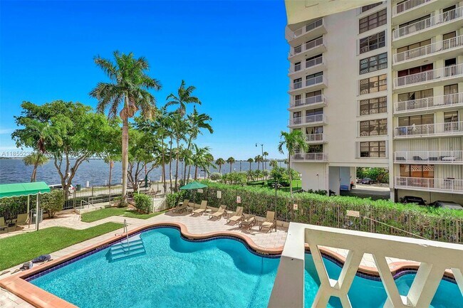 Foto del edificio - 1430 Brickell Bay Dr