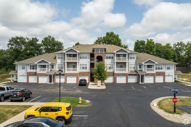 Building Photo - OAK CROSSING