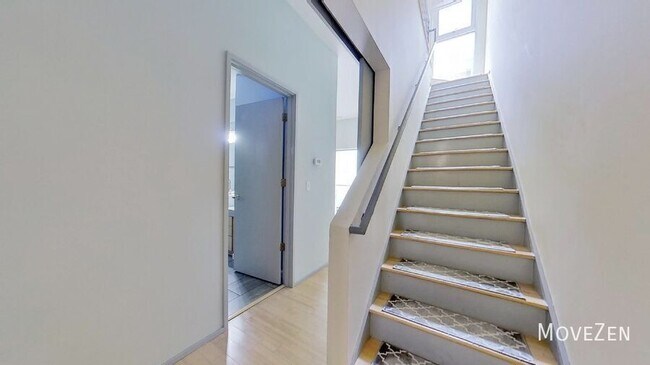 Foto del edificio - 295 McDonald Ave