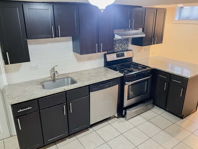 Foto del edificio - 877 W Lill Ave