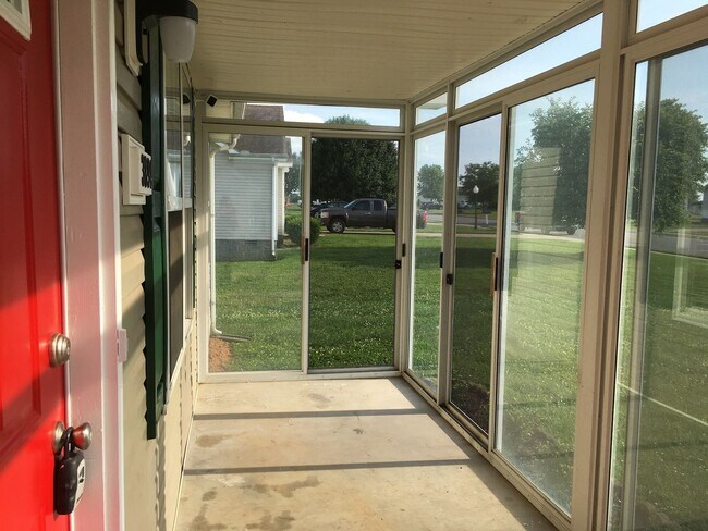 Building Photo - 3 Bedroom Pet Friendly Home For Rent!