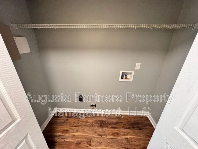 Building Photo - 432 Madison St