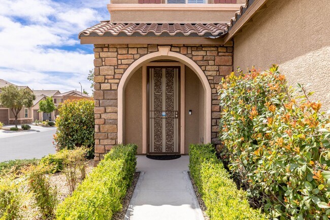Foto del edificio - Beautiful West Vegas Home With Next Gen Suite