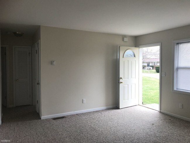 Building Photo - 2 br, 1 bath Apartment - 102 Fulton Blvd 102