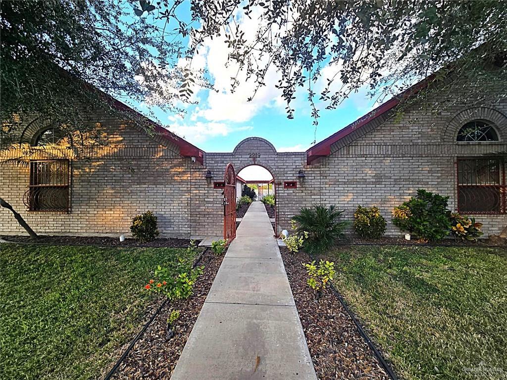 Foto principal - 17 West Dr