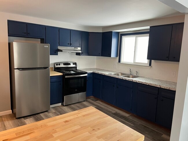 Building Photo - 52 Ayrault Dr