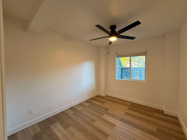 Building Photo - Sassafras St