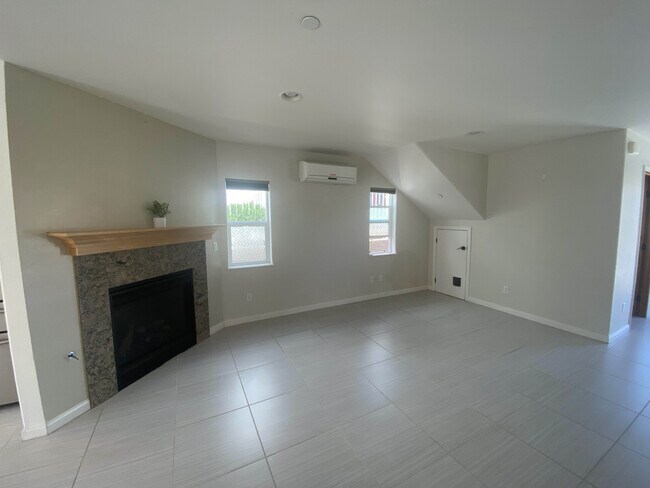 living room - 356 La Presa Ave