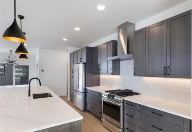 Building Photo - Single Family HOME with 3 Bedrooms 2 1/2 B...