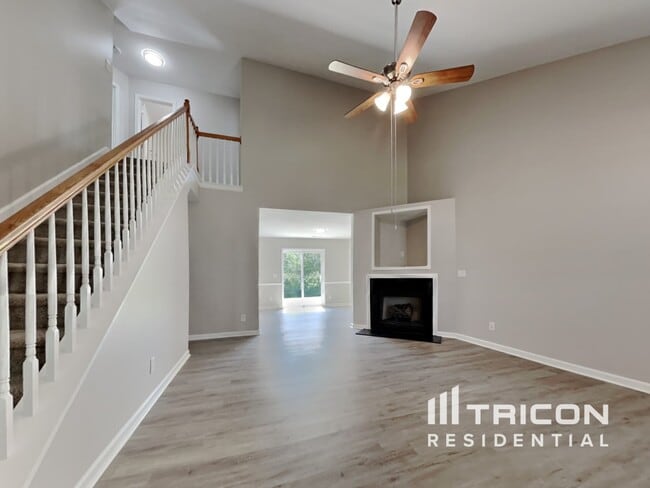 Building Photo - 827 Peachtree Meadows Cir