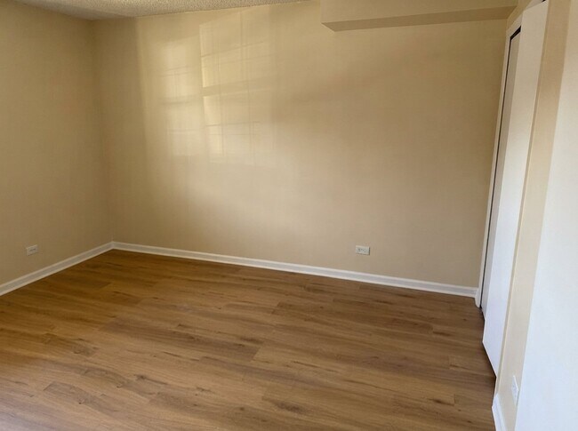 Foto del edificio - 353 S Whispering Hills Dr