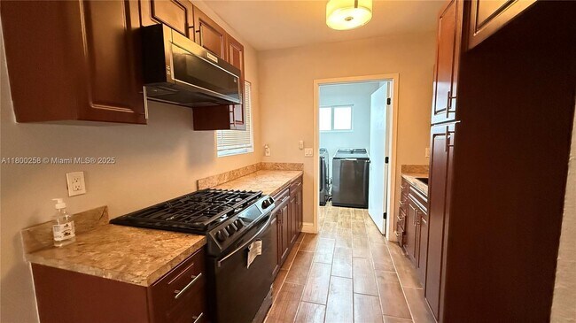 Foto del edificio - 5830 NW 7th Ct