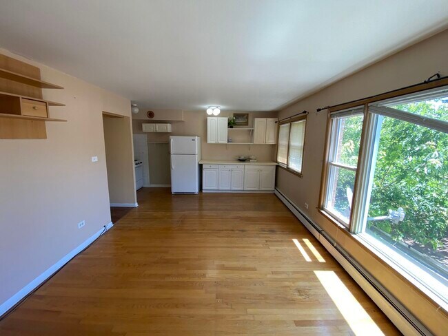 Foto del edificio - 6151 W Belmont Ave