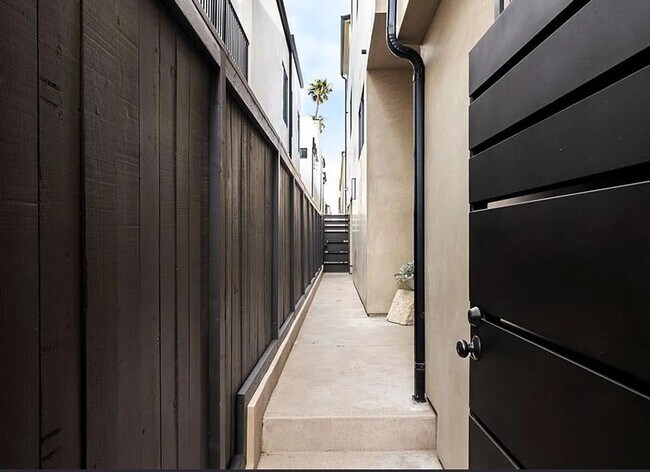 Building Photo - Coastal Luxury Retreat in the Heart of Corona del Mar Village-Available for Monthly Executive and...
