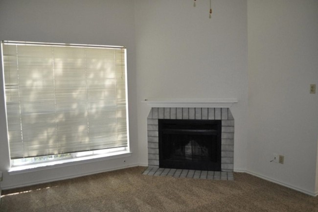 Living Room - Palos Verdes Townhomes