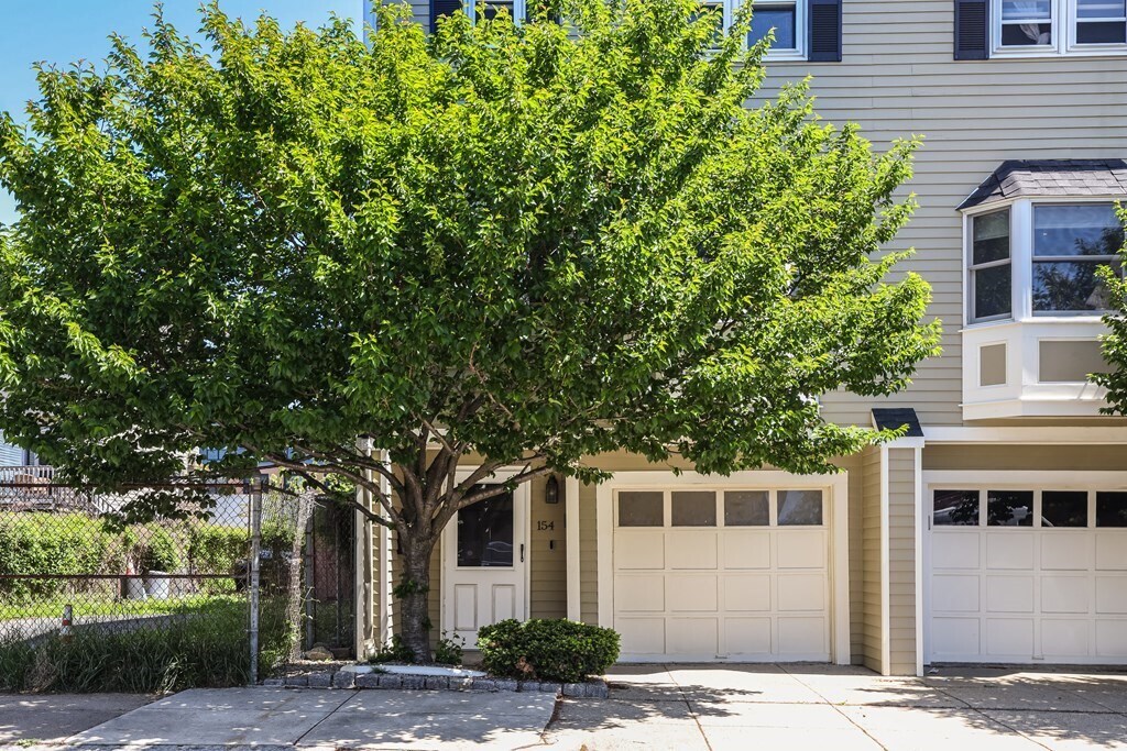 Foto principal - 154 W 3rd St