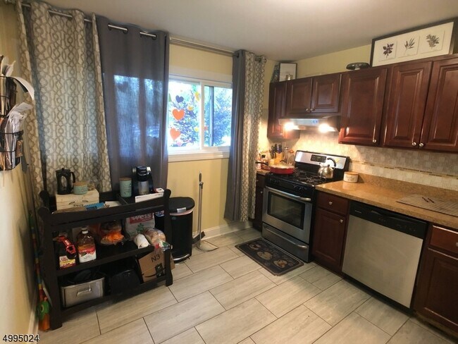 Foto del edificio - 418 Tall Oak Ln