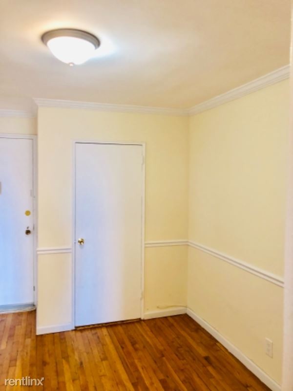 Building Photo - 1 br, 1 bath Apartment - 70 Croton Ave