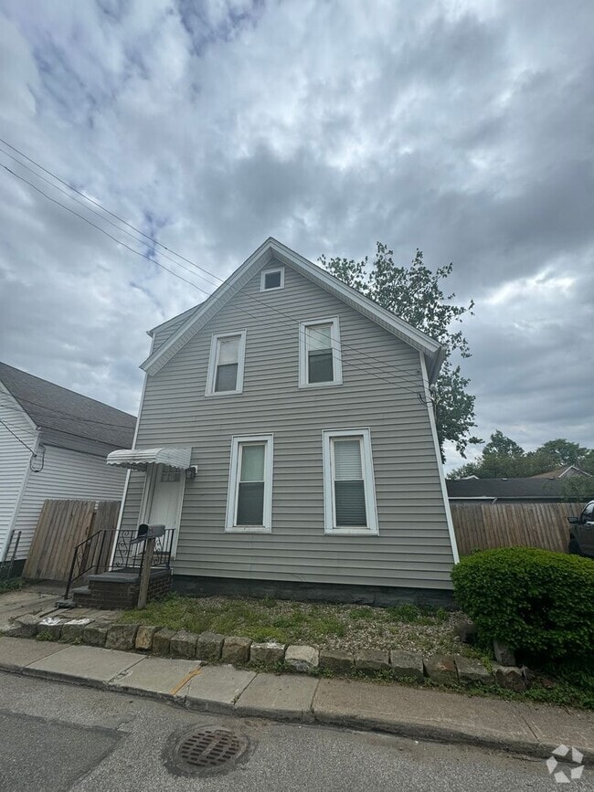 Building Photo - 2452 Thurman Ave