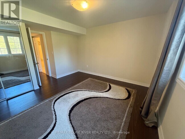 Building Photo - 140 Rushworth Dr