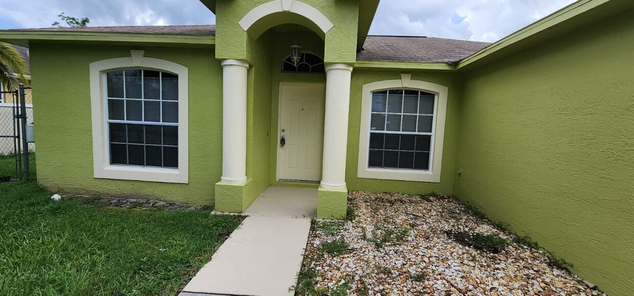 Primary Photo - 6122 NW E Deville Cir