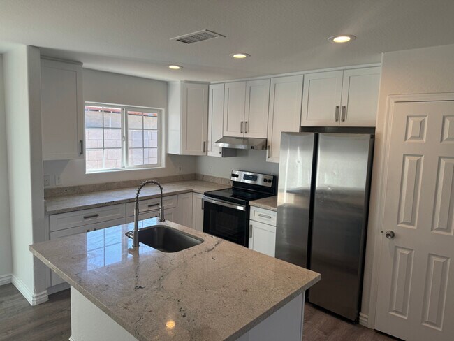 Building Photo - 2702 E Juniper Ave Building Photo - 2702 E Juniper Ave