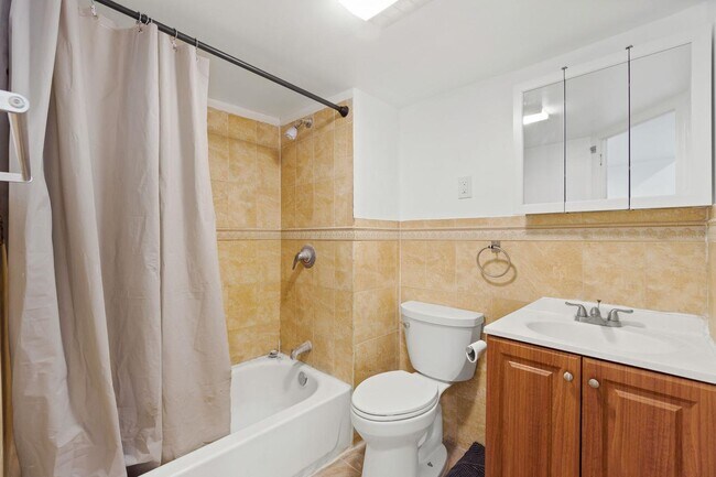 Foto del edificio - 130 Elmwood Ave