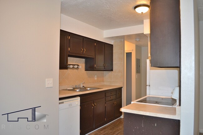 Building Photo - 1014 7th St