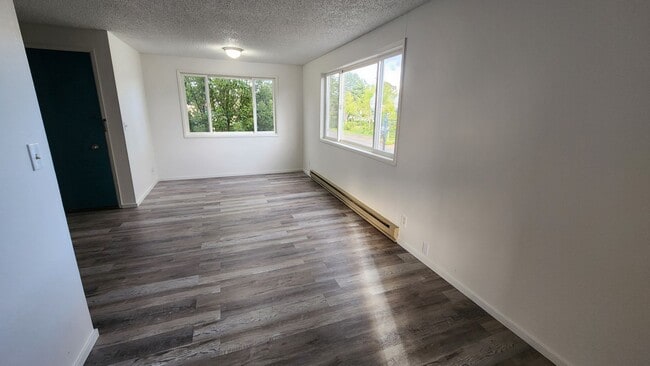 Building Photo - 695 4th Street