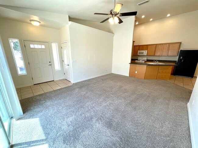 Foto del edificio - Great 3 Bedroom Duplex near the Kingman Hospital!