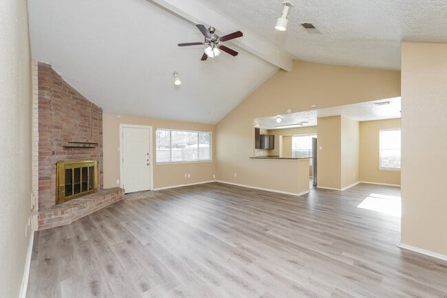 Foto del edificio - 1711 Meadow Green Dr