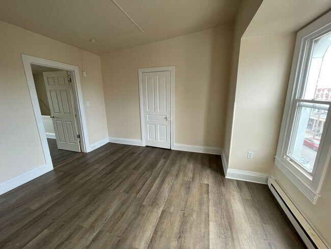 Foto del edificio - 720 W Poplar St