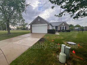 Building Photo - 4448 Victory Cir