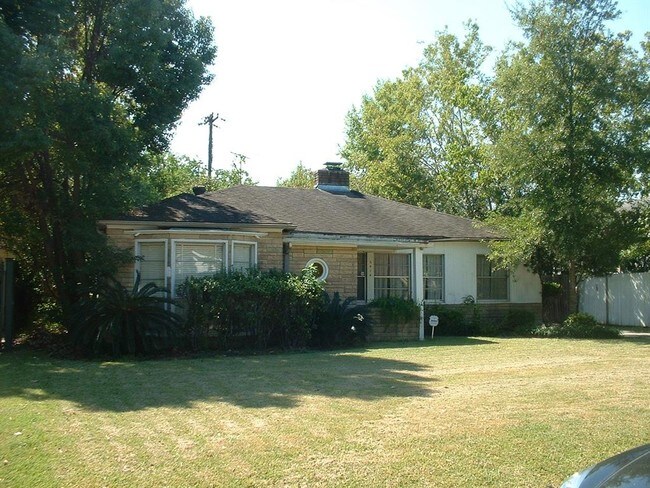 Foto del edificio - 6414 Pinehurst Dr
